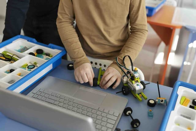 Arduino with C Programming for Kids - Discovering the World of Electronics